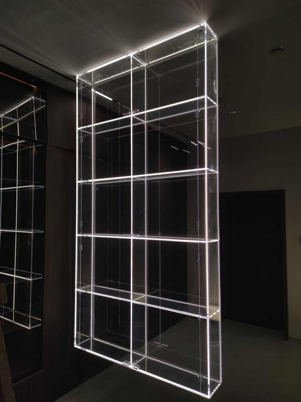 定制亚克力发光展柜悬浮效果透明展示柜产品展柜陈列柜 图片 4
