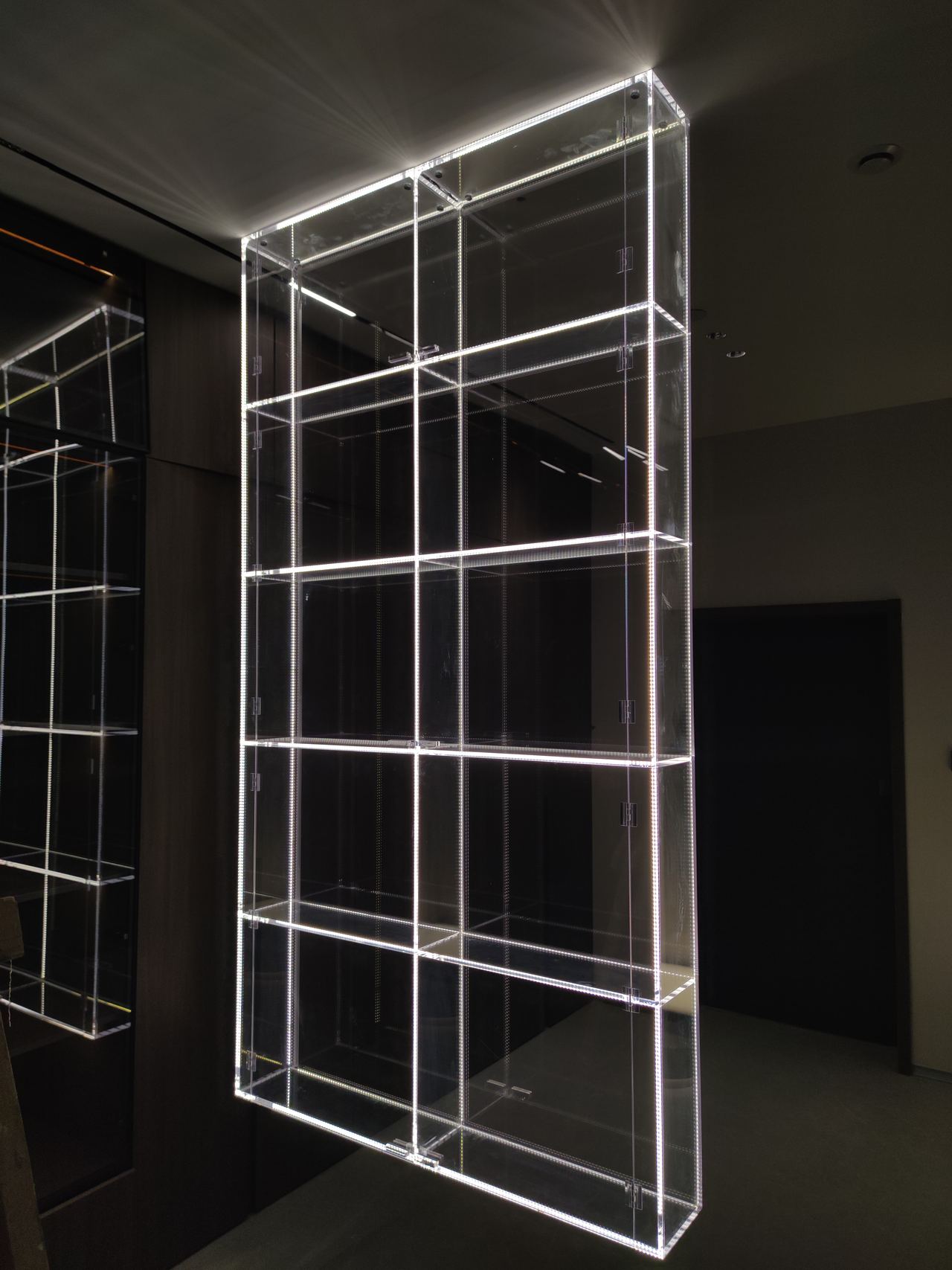 定制亚克力发光展柜悬浮效果透明展示柜产品展柜陈列柜 图片 4